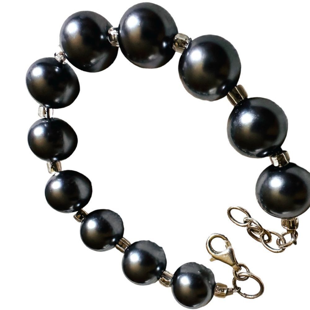 Sterling Silver Majestik Rh-pl
Grey Imitation Shell Pearl
Hand-knotted B…